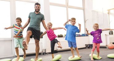 چه ورزش هایی برای کودکان و نوجوانان مفید است